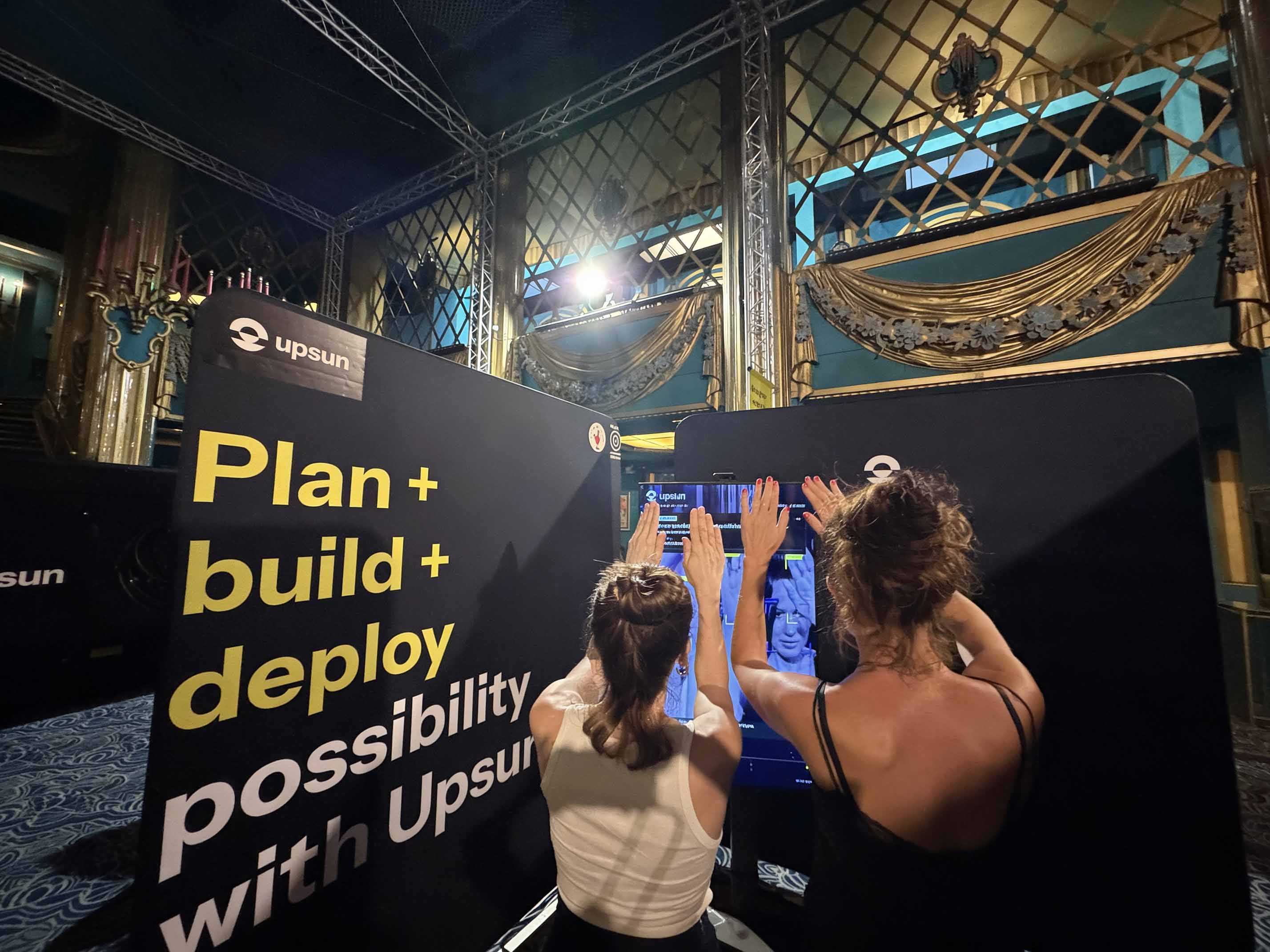 Upsun booth : gesture interaction in a theatrical setting