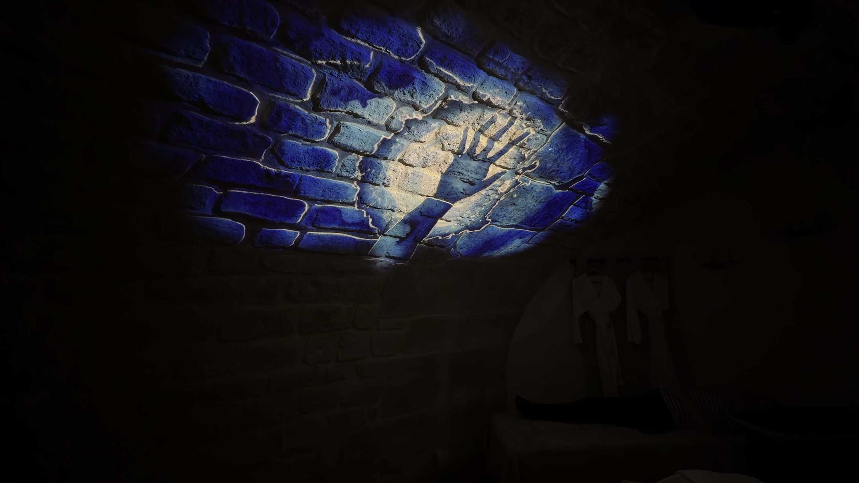 Spa Clemens: immersive blue hand mapping on historic stone vault.